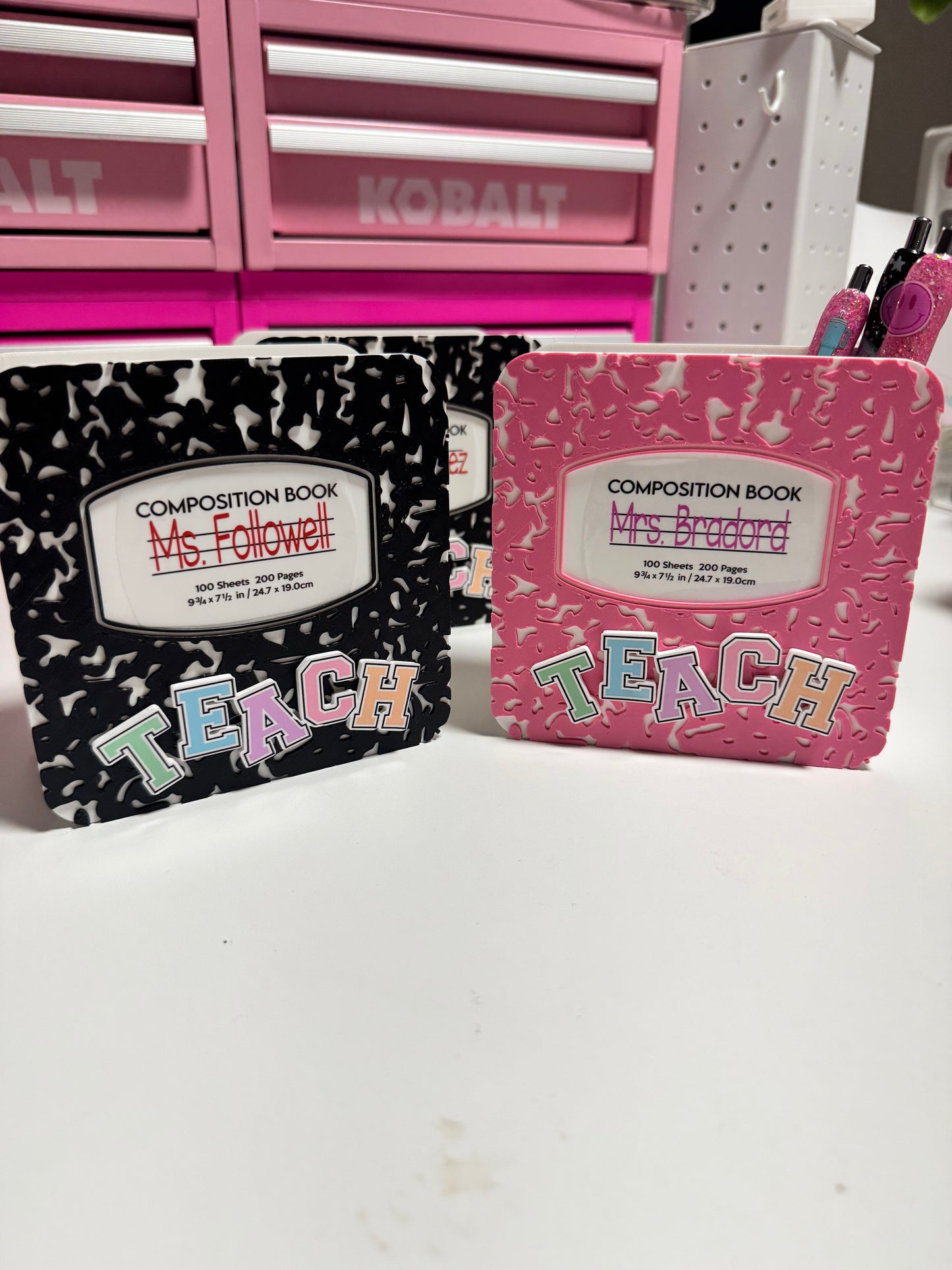 Pen/pencil holder