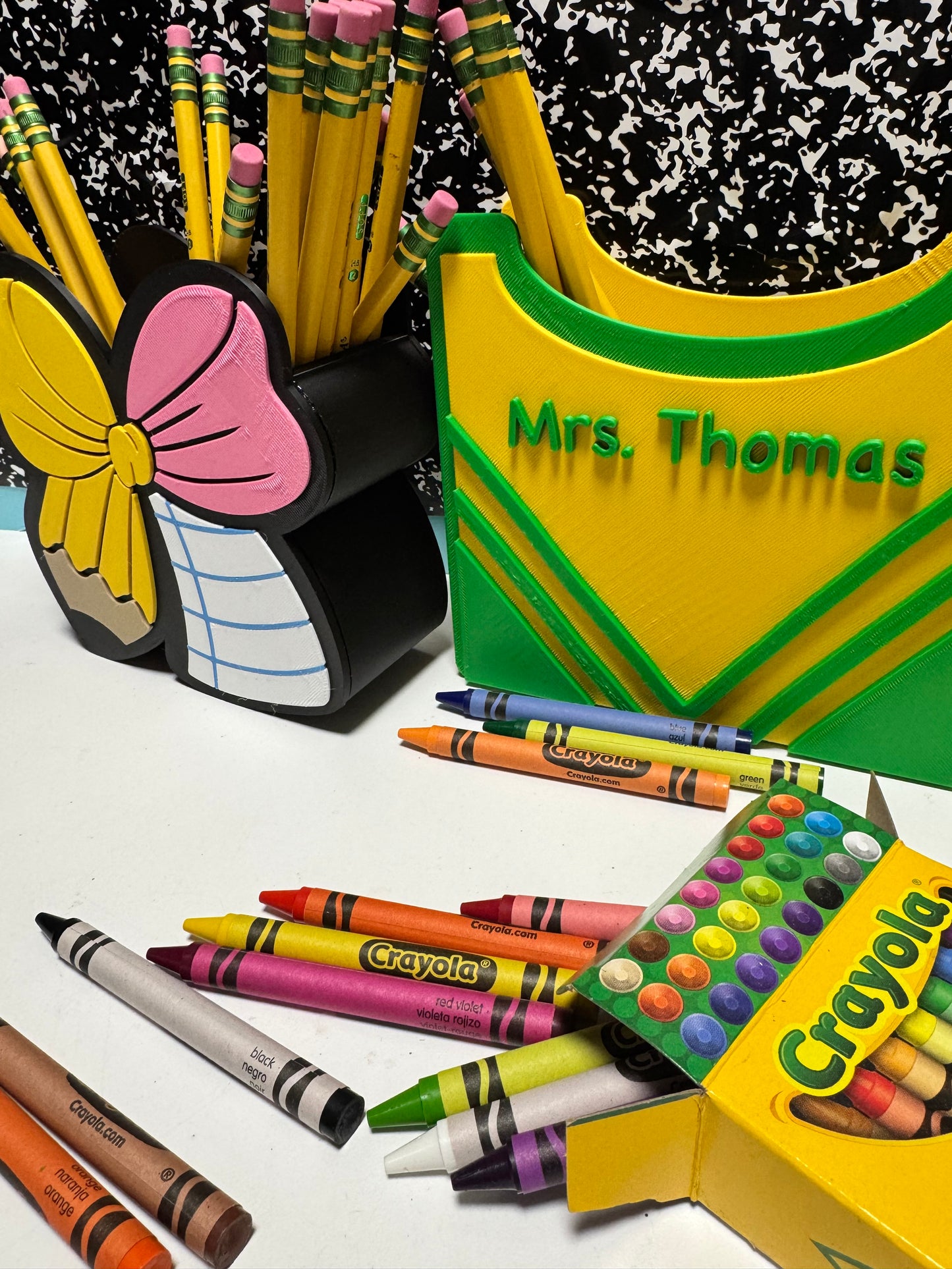 Pen/pencil holder