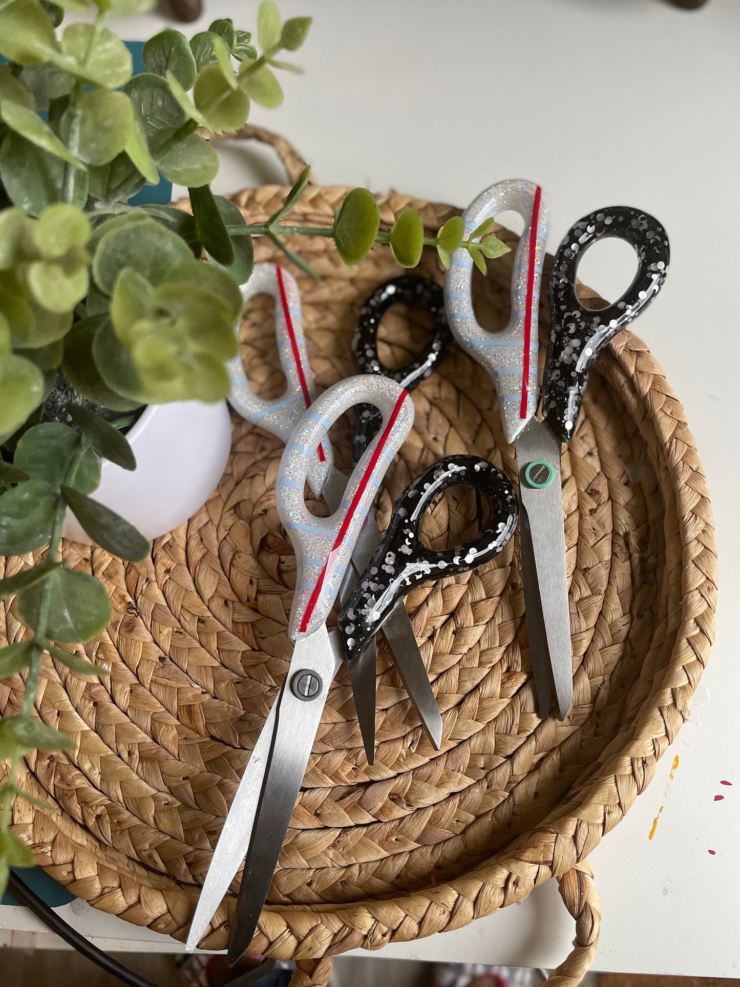 Glitter teacher scissors, lines and composition scissors